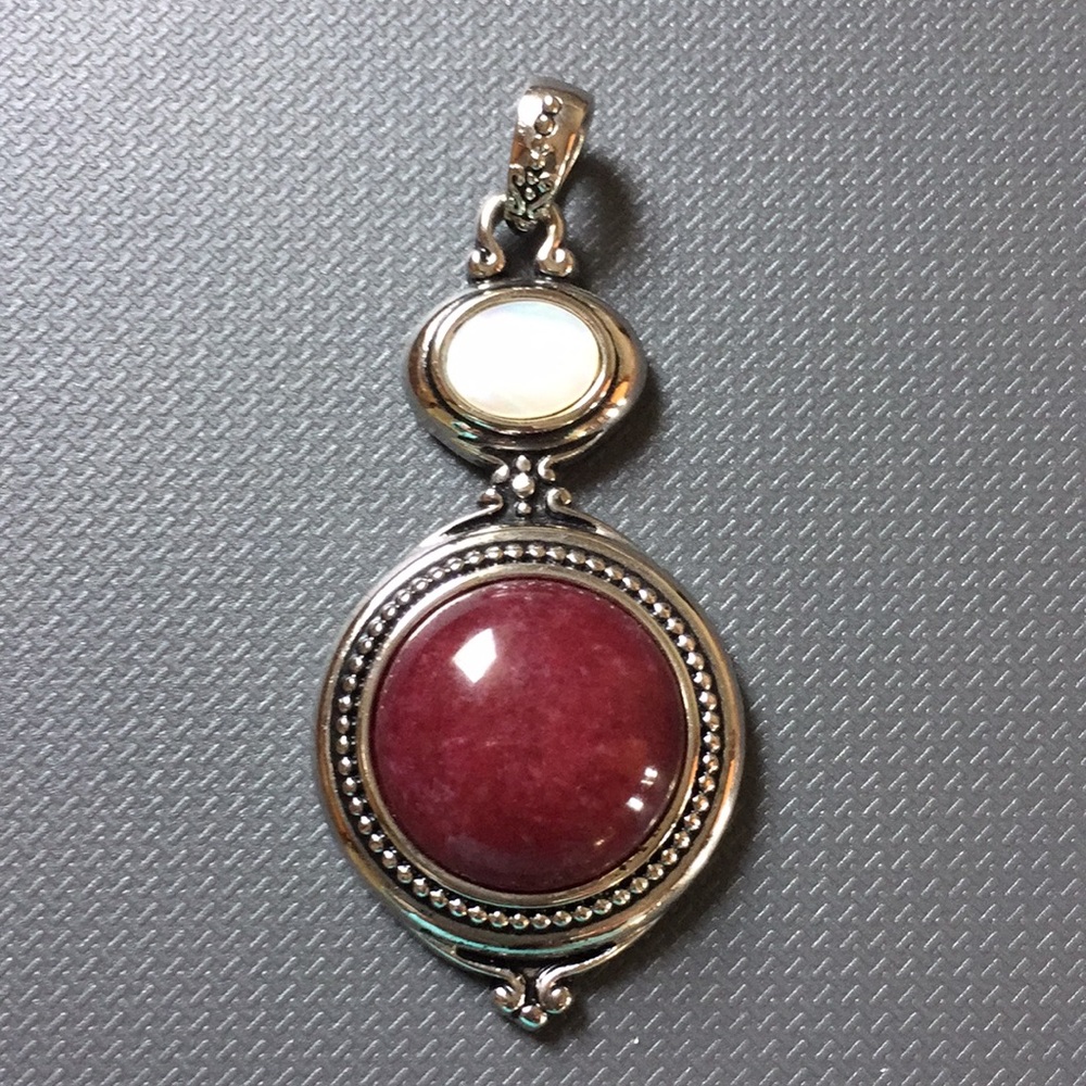 Lia Sophia Pendant Necklace